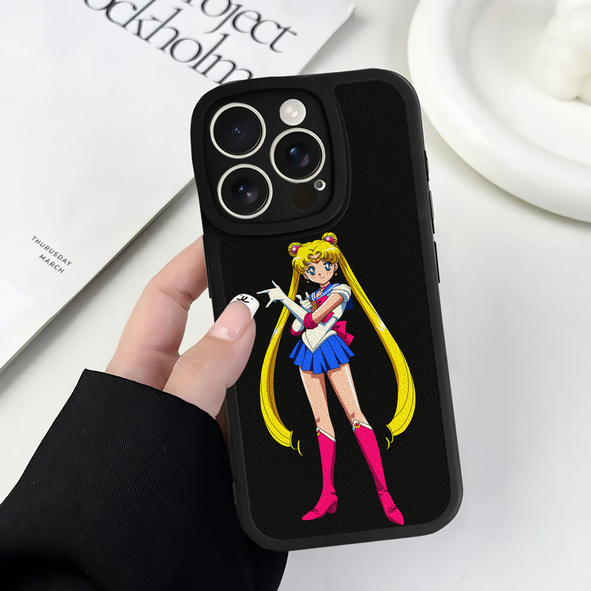 （画像用） 美少女戦士セーラームーン 月野 うさぎ つきの うさぎ Sailor Moon Tsukino Usagi 【iPhone 16シリーズ対応】シリコンスマホケース（レザー調） 材質：シリコン